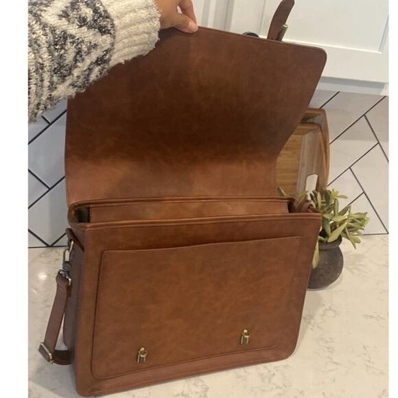 Vegan messenger laptop laser cut crossbody bag brown adjustable shoulder strap - Picture 4 of 6